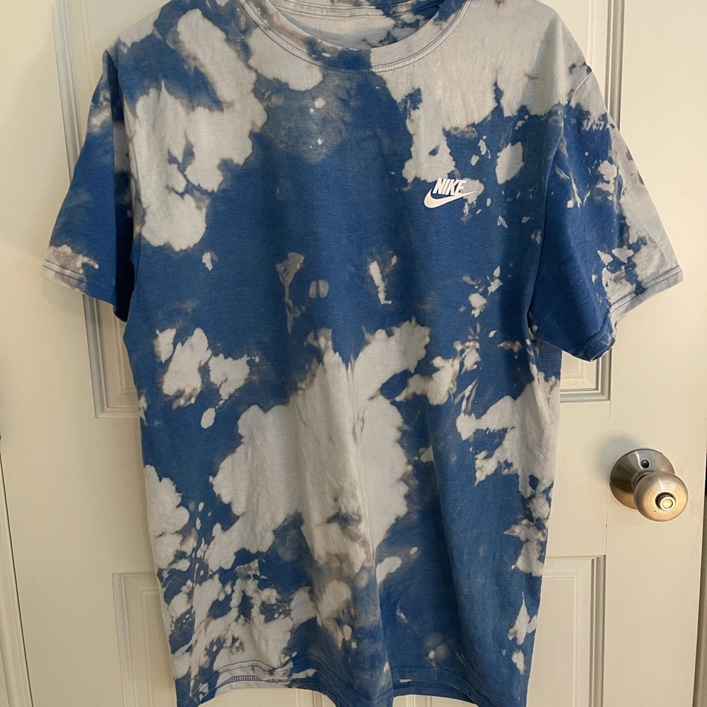 Tee
